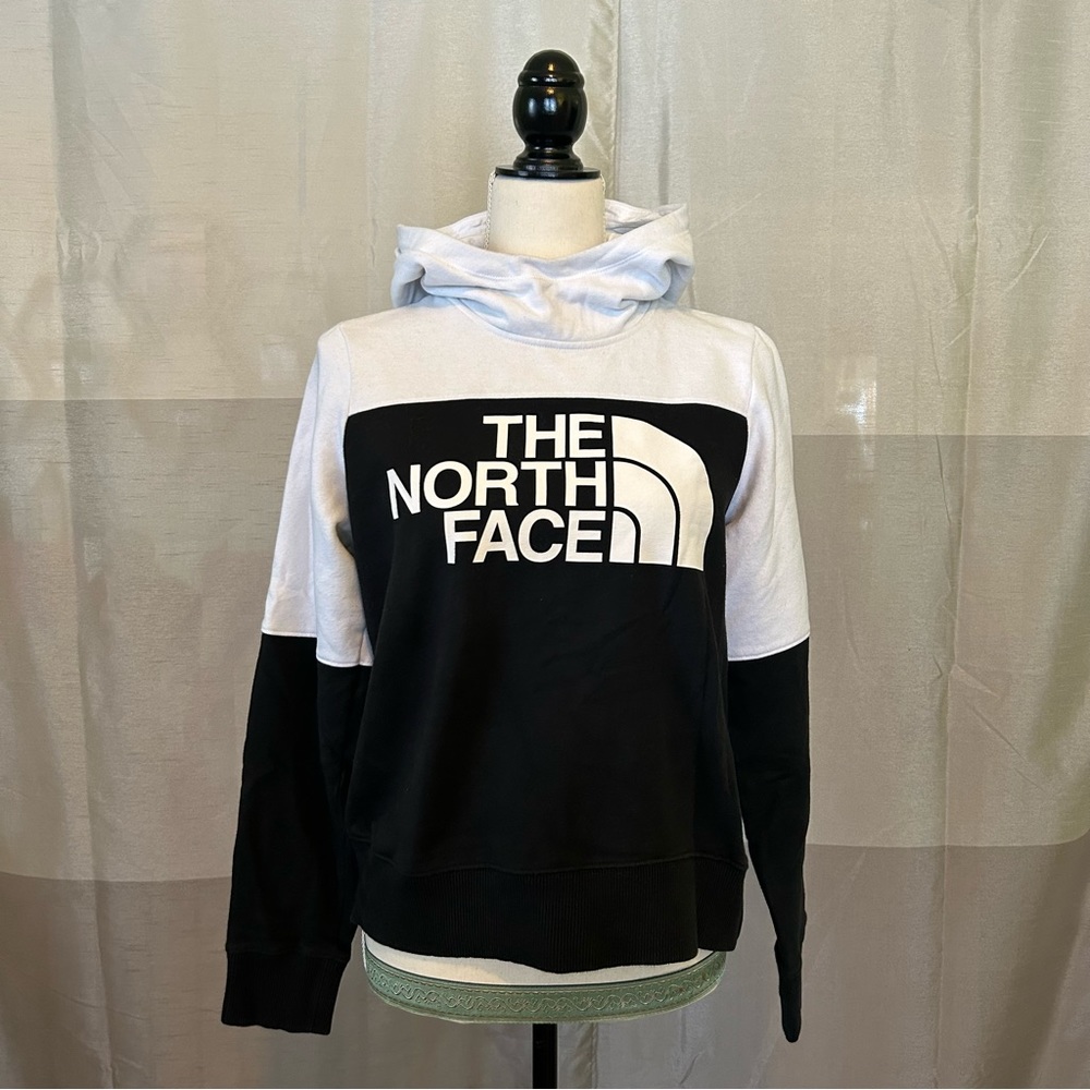 Women’s The North Face crop hoodie